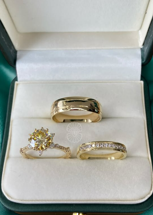 Trío de Anillos de Boda en Oro Amarillo
