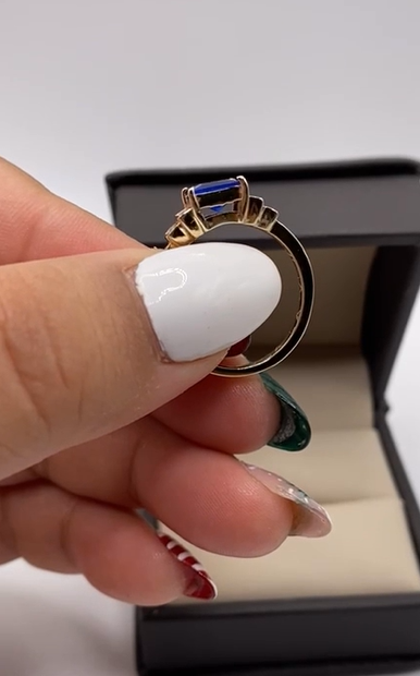 Anillo de Compromiso Corte Princesa Con Zirconia Azul