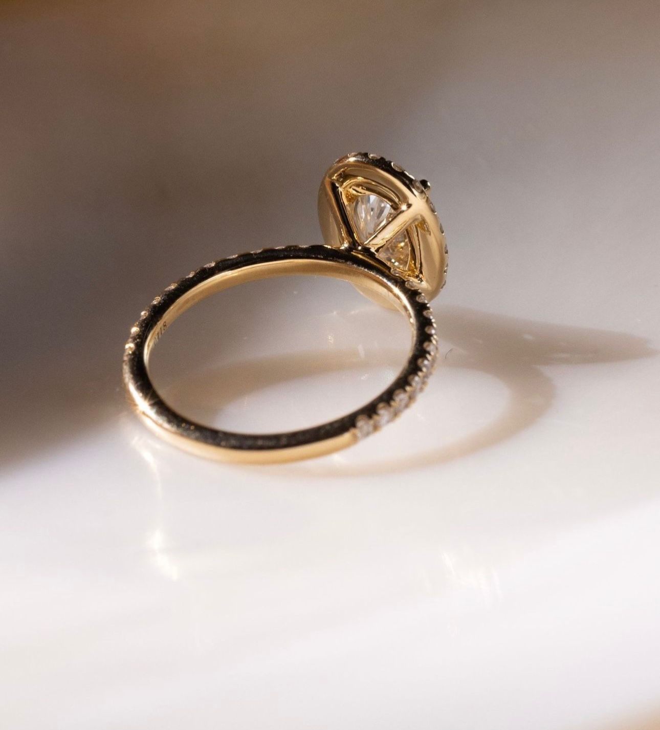 Anillo de Compromiso “Golden Halo”