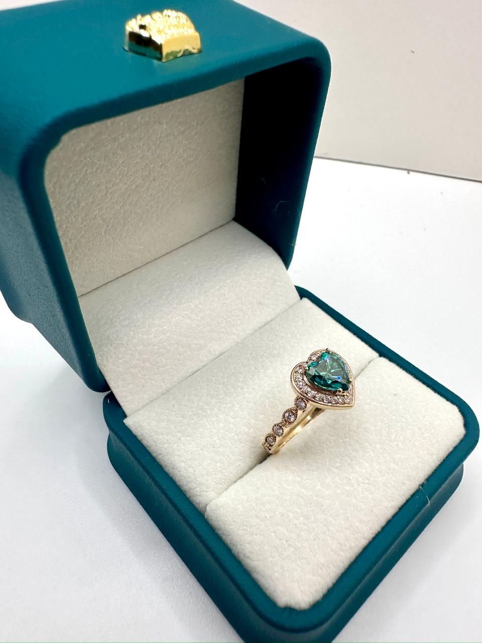 Anillo “Sweet Emerald Love” en Oro Amarillo 10K