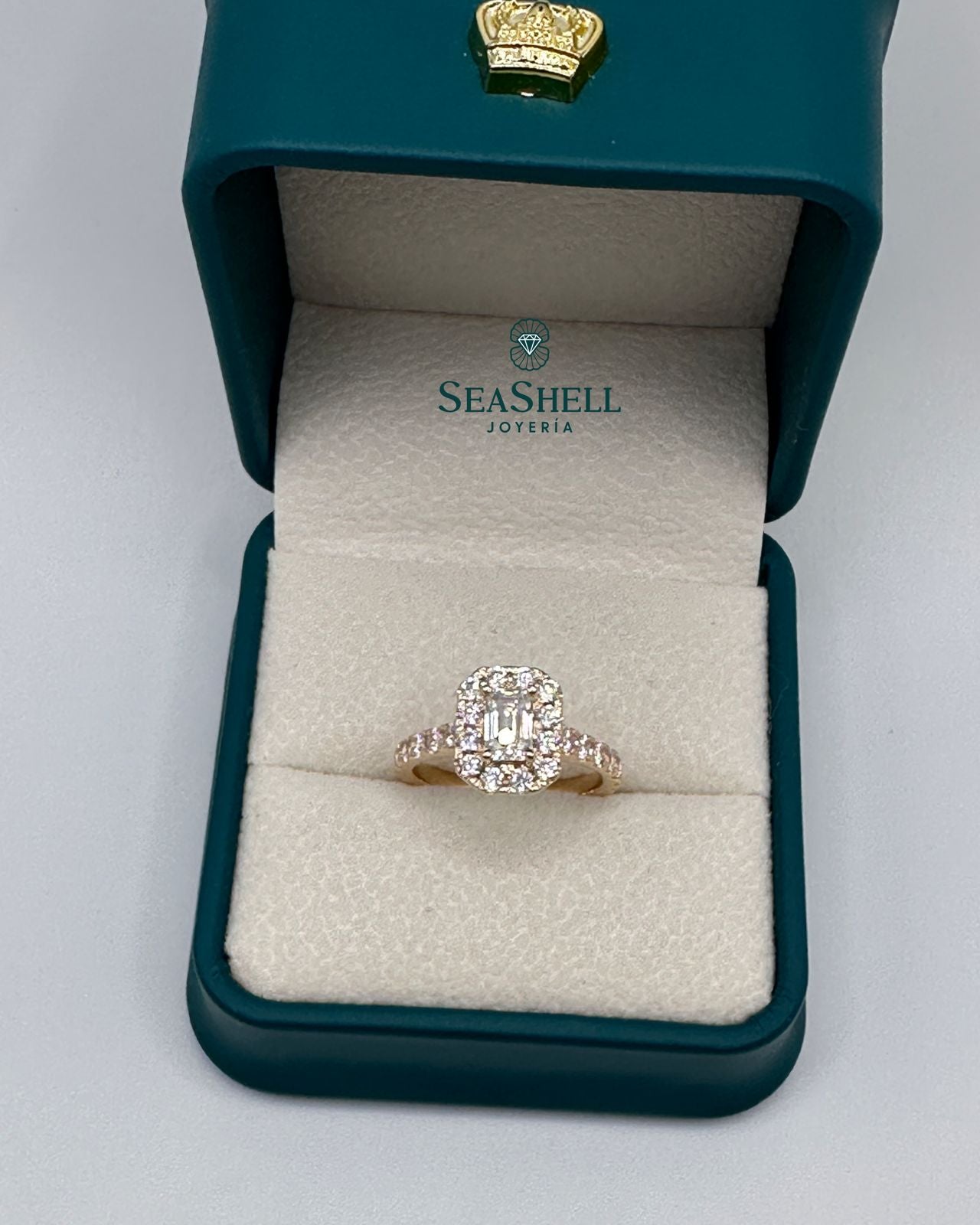 Anillo de Compromiso Corte Esmeralda