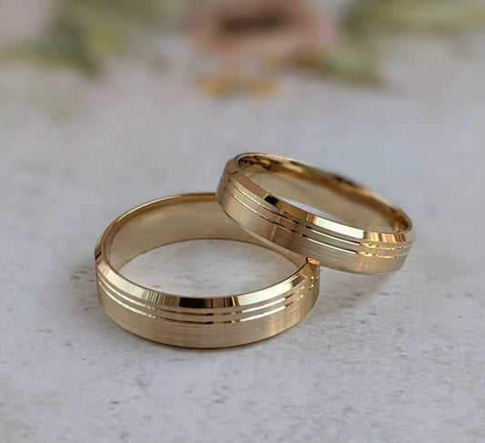 Set de Anillos de Boda en Oro Amarillo con Diseño Clásico