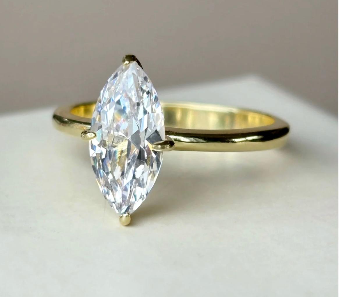 Anillo de Compromiso Corte Marquesa Oro Amarillo