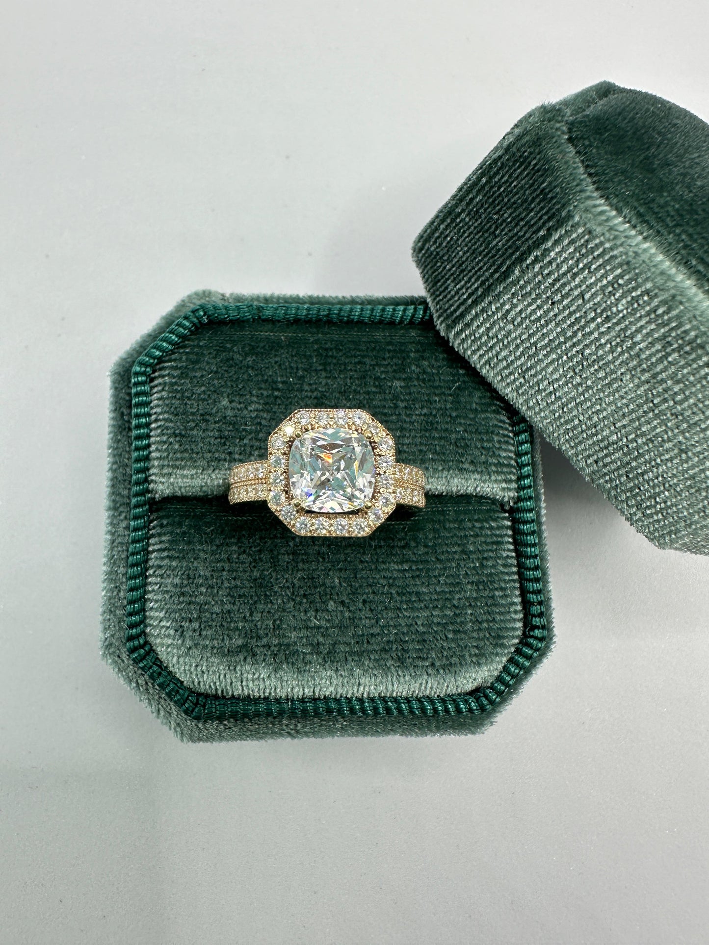 Anillo de Compromiso Corte Cojín o Cushion