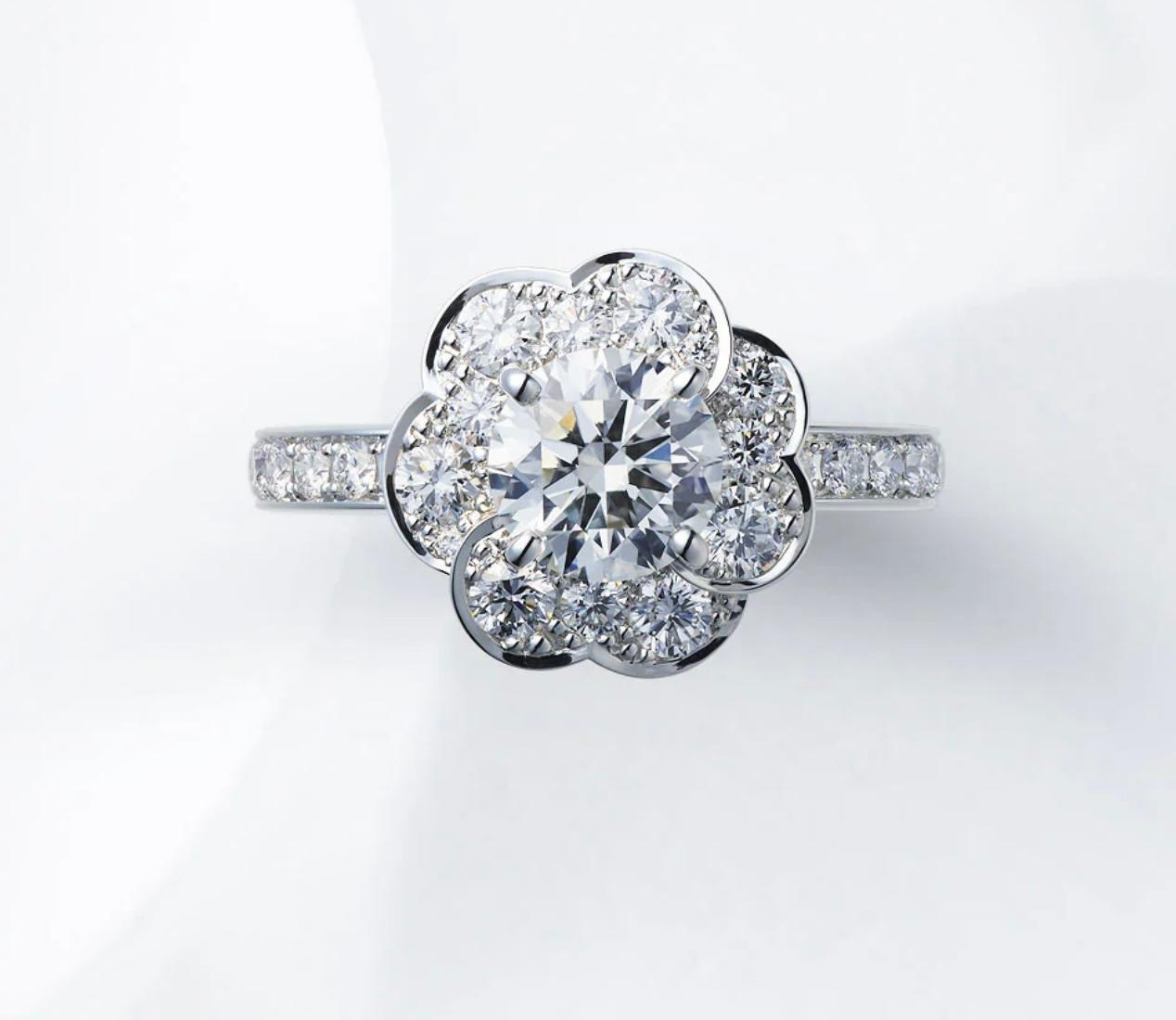 Anillo ded Compromiso con Diseño Floral