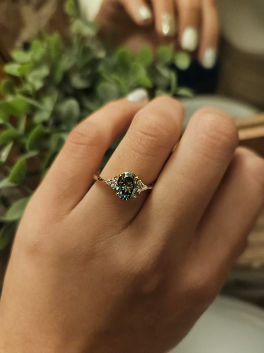 Anillo de Compromiso Corte Ovalado Con Moisanita Verde