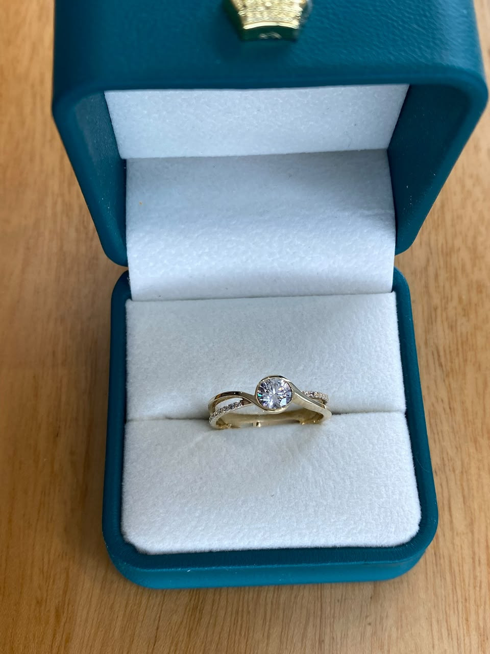Anillo de Compromiso de Diseño Entrelazado