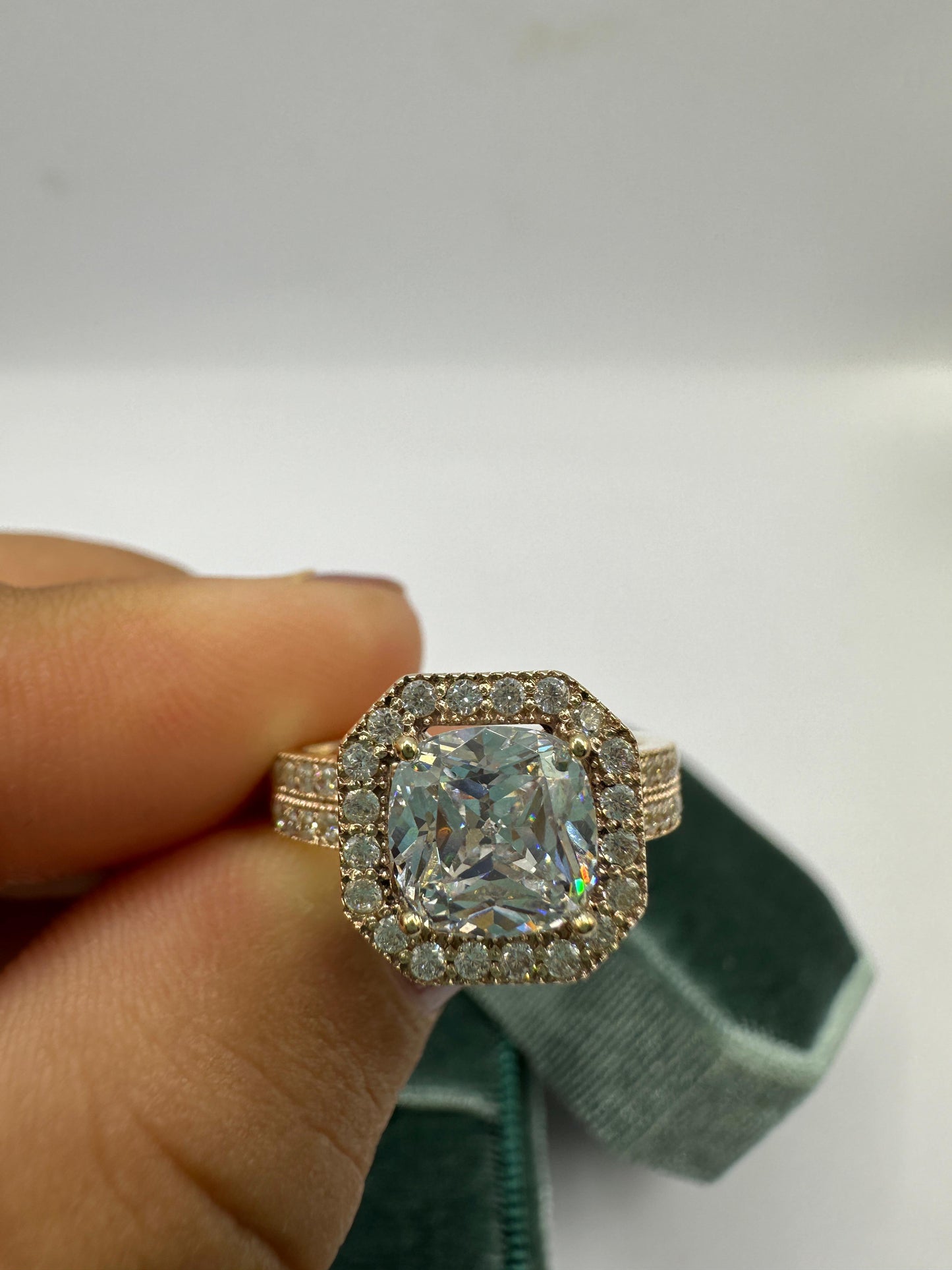 Anillo de Compromiso Corte Cojín o Cushion