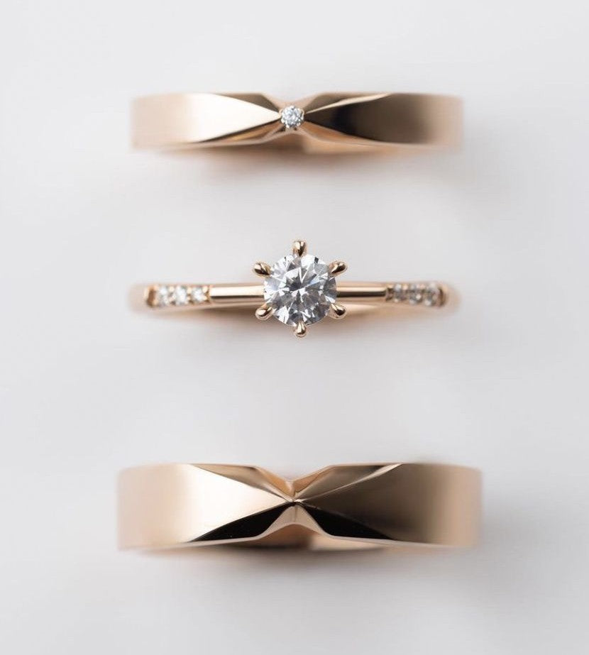 Trío de Anillos de Boda en Oro Rosa – Elegancia Moderna
