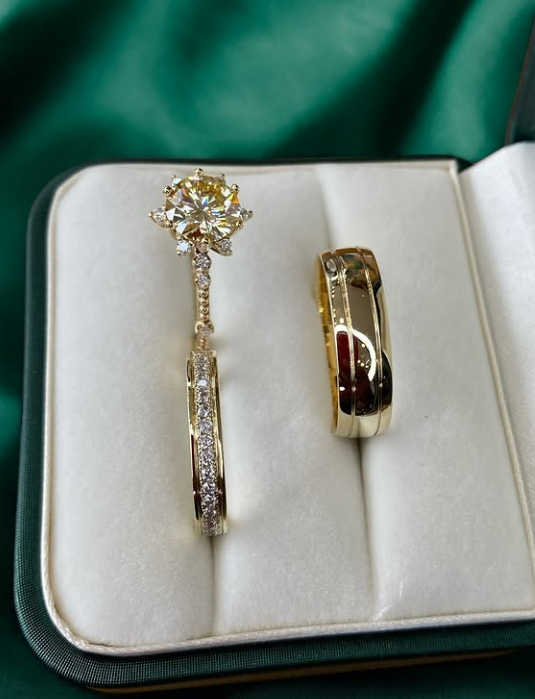 Trío de Anillos de Boda en Oro Amarillo