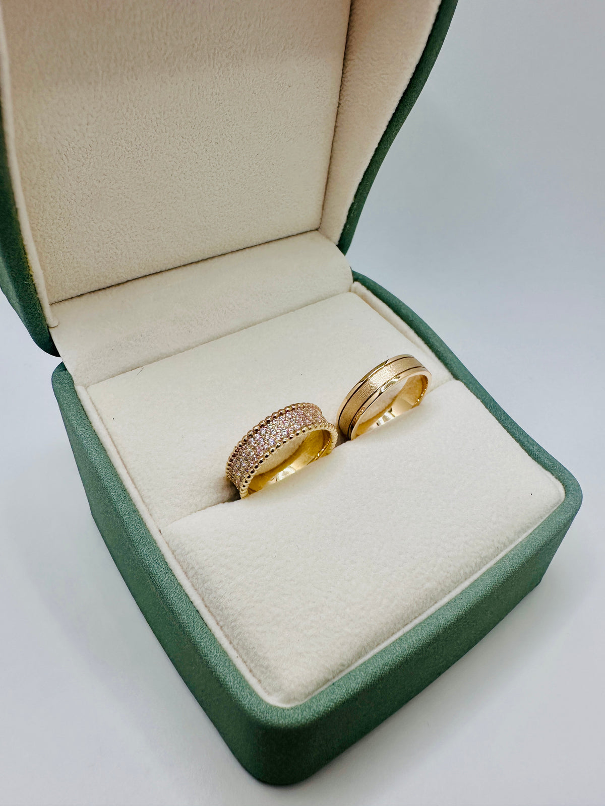 Dúo de Alianzas de Boda en Oro Amarillo 10k