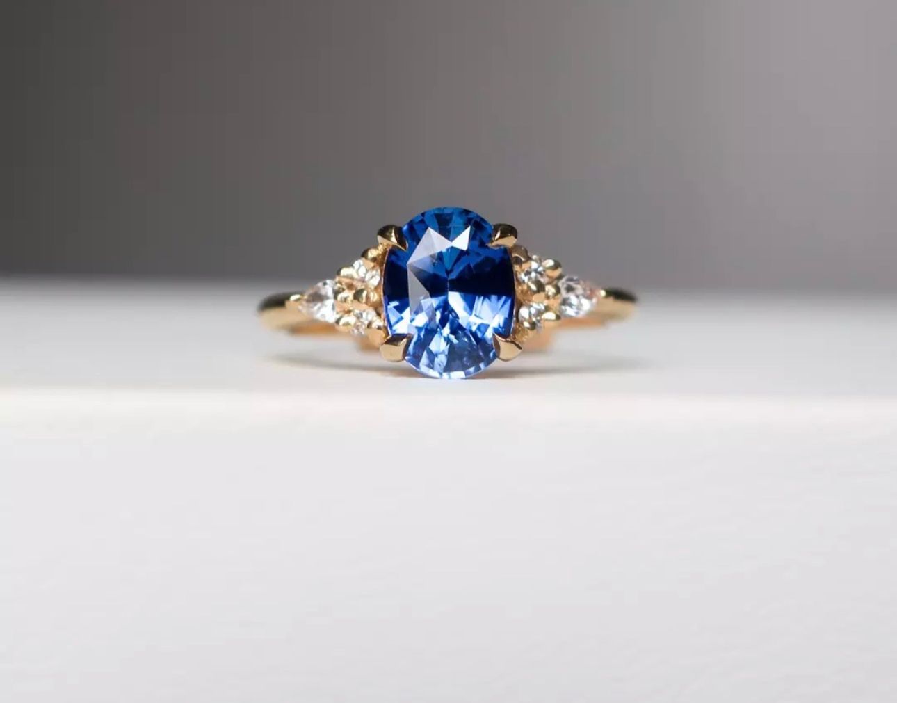 Anillo de Compromiso Corte Ovalado Azul