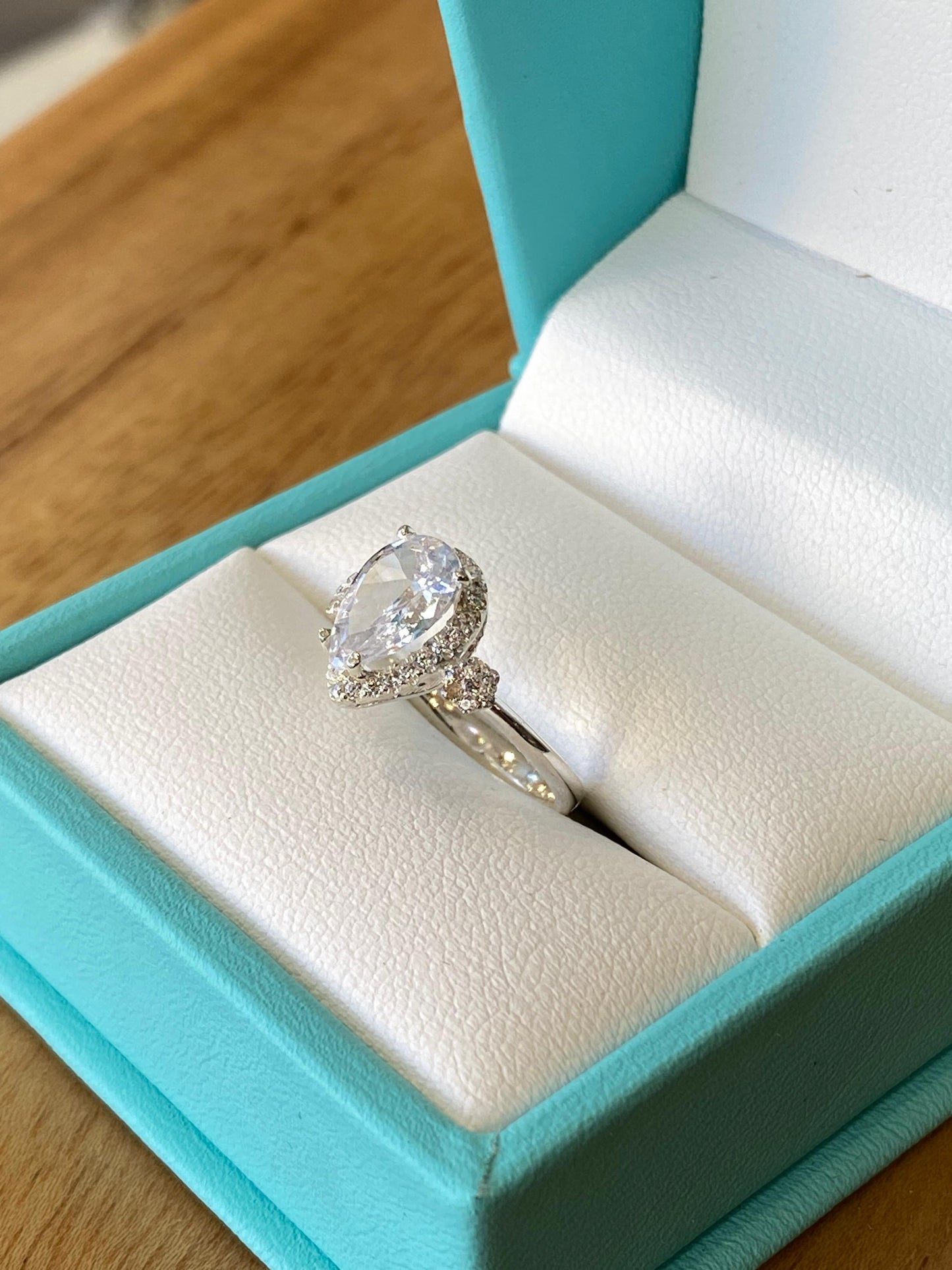 Anillo de Compromiso Corte Pera