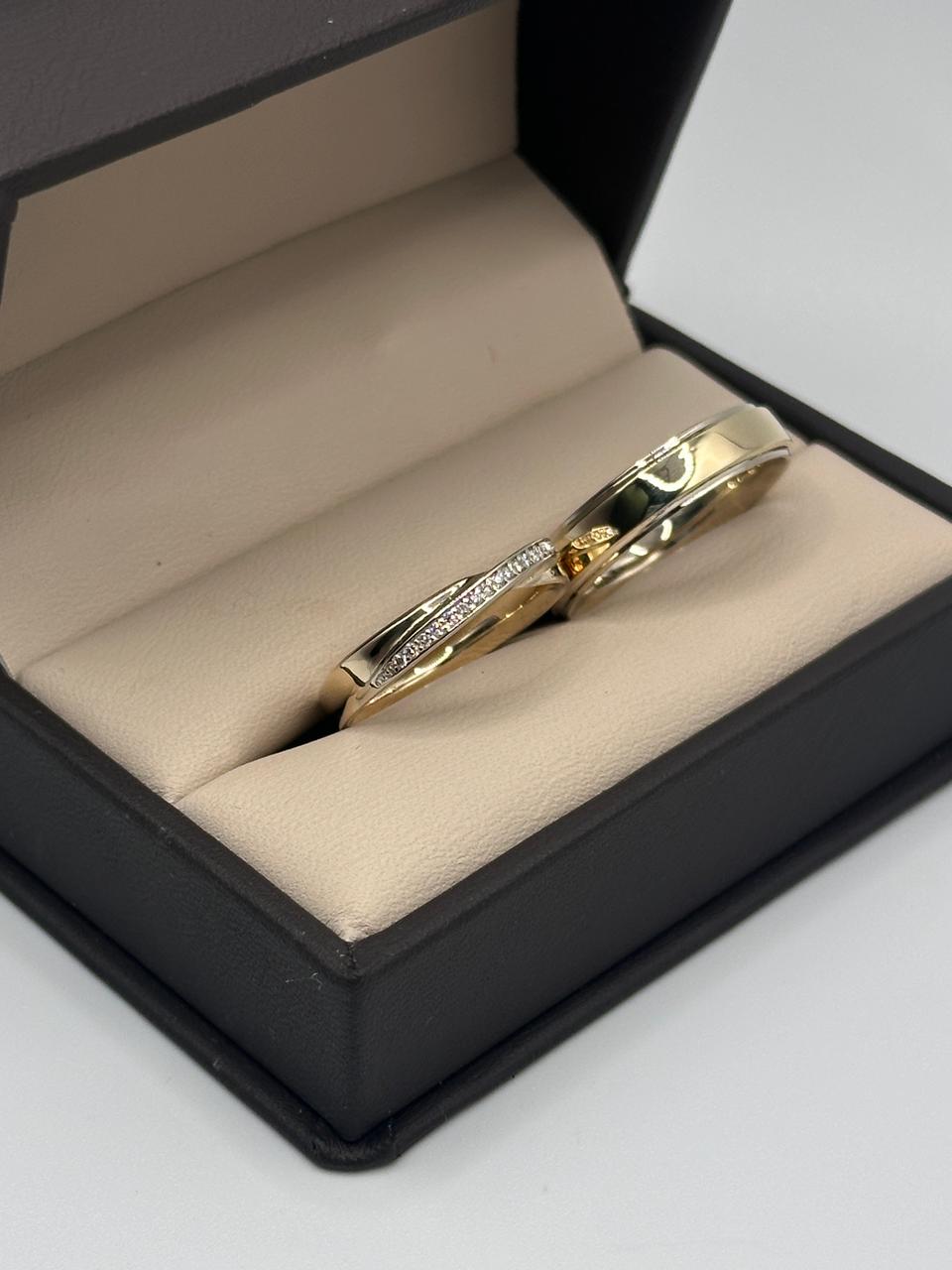 Dúo de Anillos de Boda en Dos Oros Combinados Blanco y Amarillo