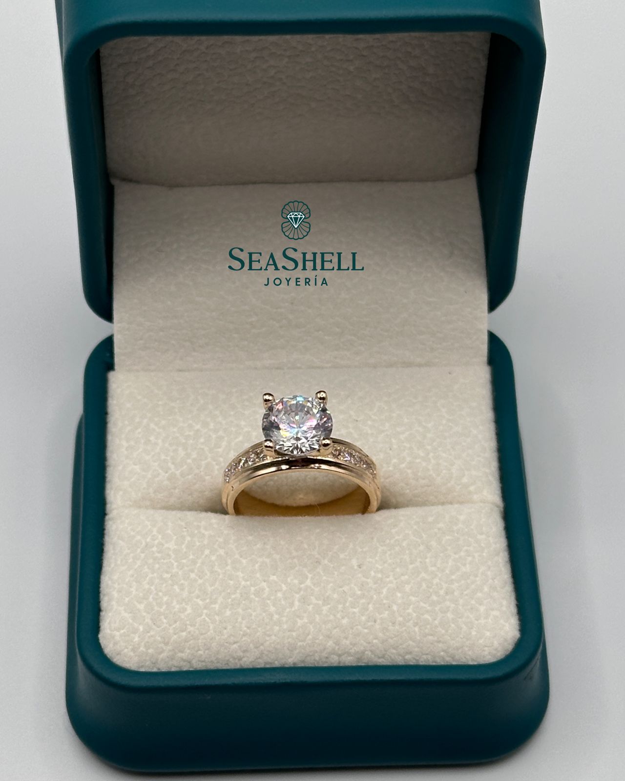 Anillo de Compromiso Estilo Clásico