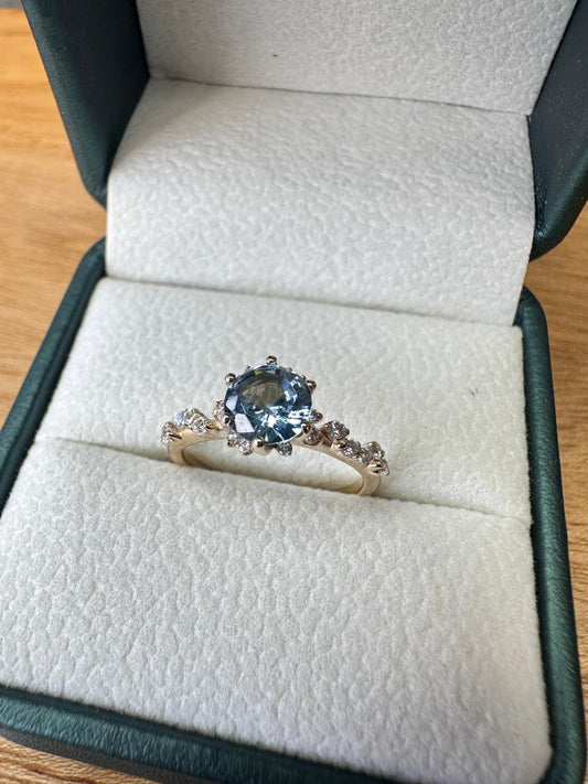 Anillo de Compromiso en Oro con Piedra Aguamarina