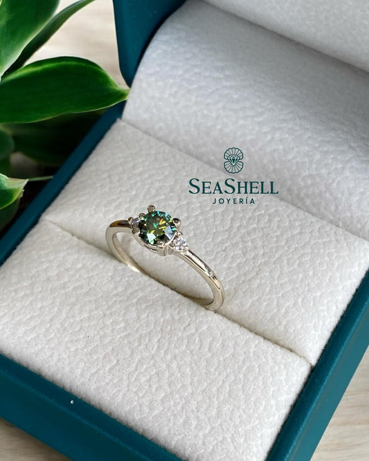 Anillo de compromiso en oro blanco con moisanitas