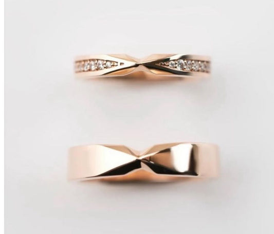 Dúo de Anillos de Boda en Oro Rosa – Diseño Moderno y Elegante ✨
