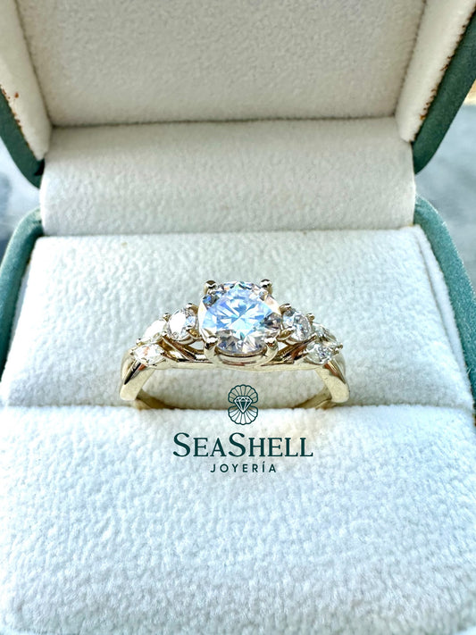 Anillo de Compromiso en Oro Amarillo con Diamantes