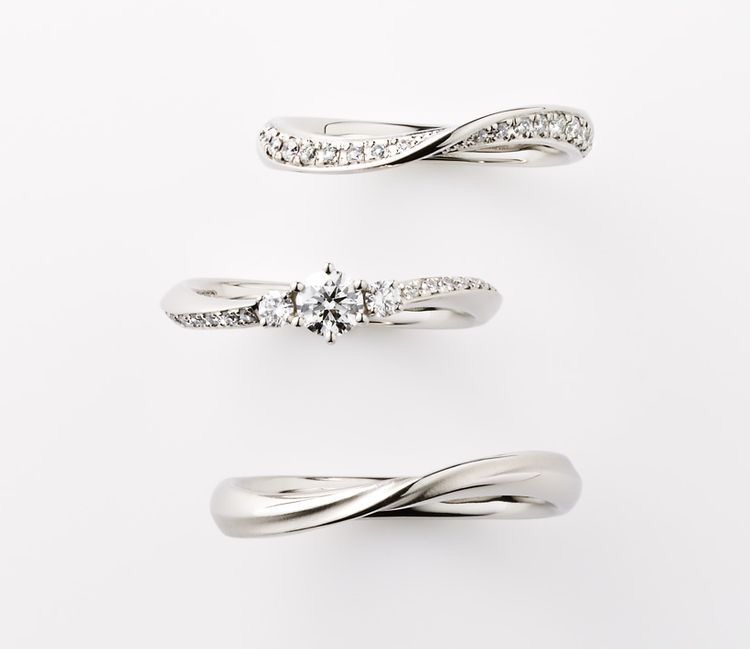 Trío de Anillos de Boda con Diseño Entrelazado y Zirconias