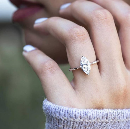 Anillo de Compromiso de Corte Marquesa