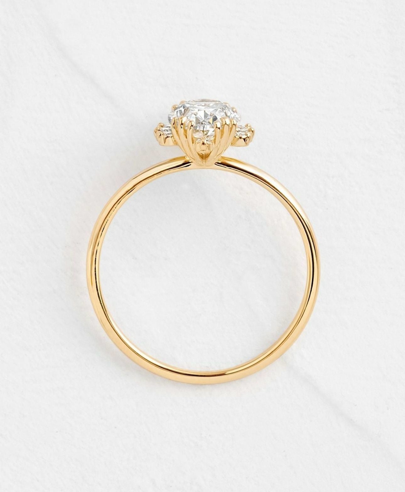 Anillo de Compromiso Corte Ovalado 10 k