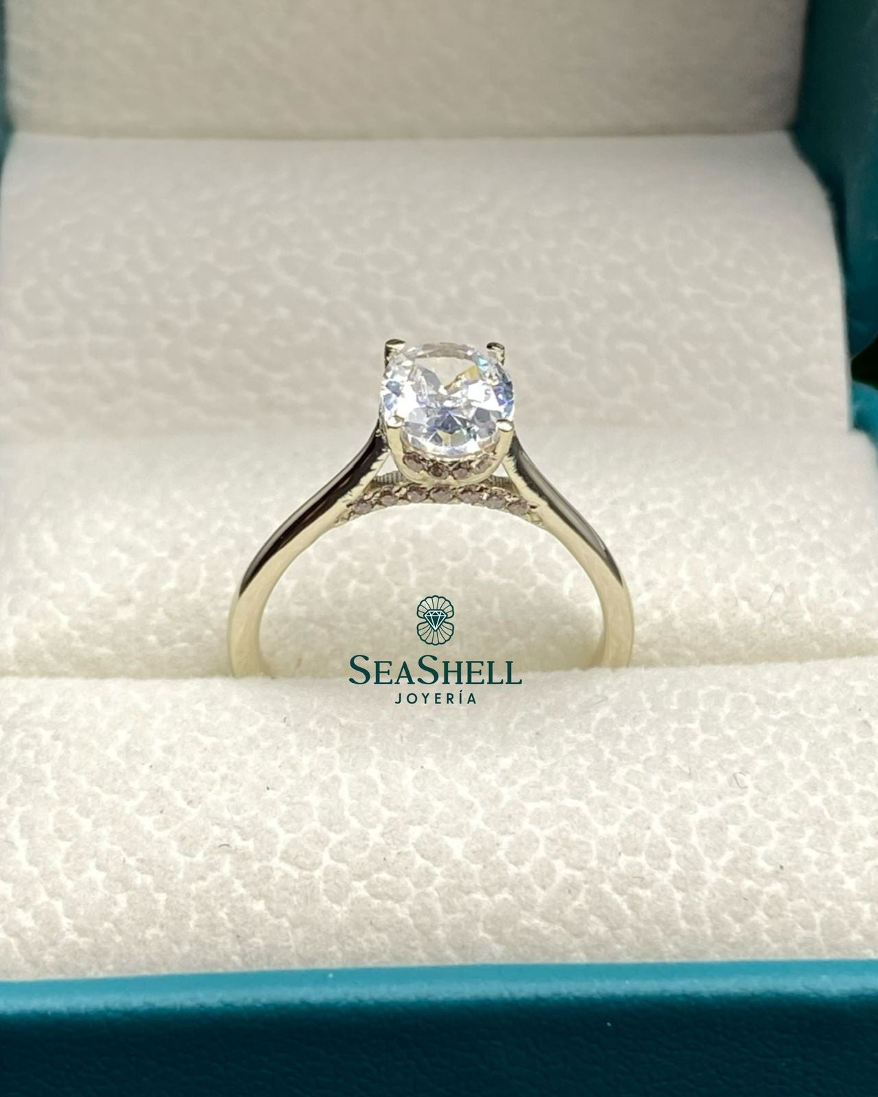 Anillo de Compromiso de Corte Ovalado