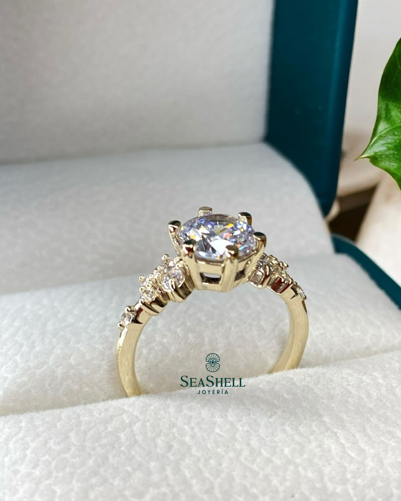 Anillo de Compromiso en Oro Amarillo