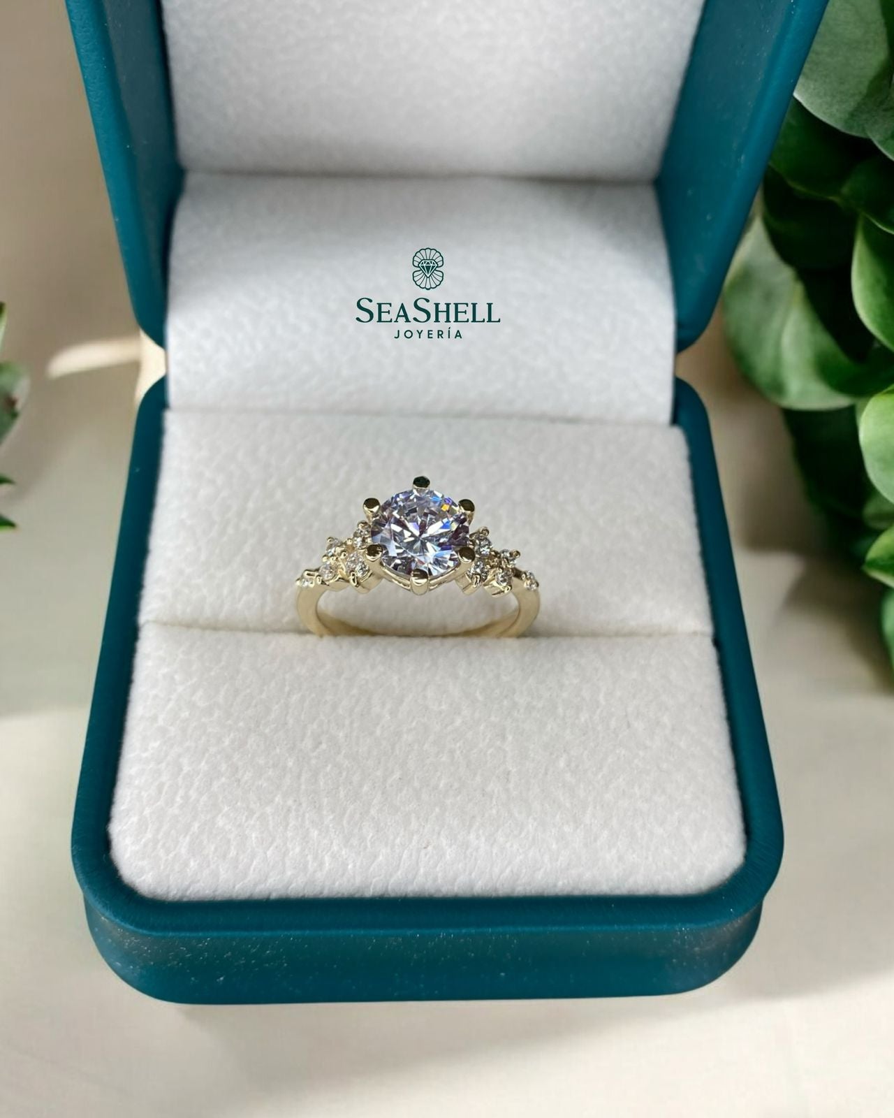 Anillo de Compromiso en Oro Amarillo