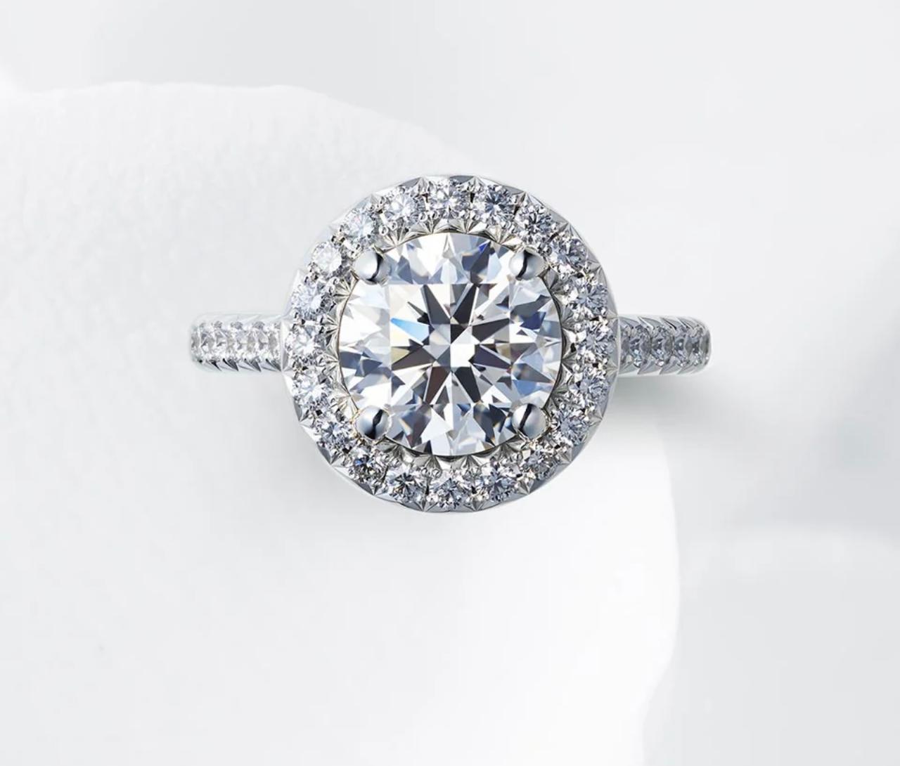 Anillo de Compromiso Estilo Halo