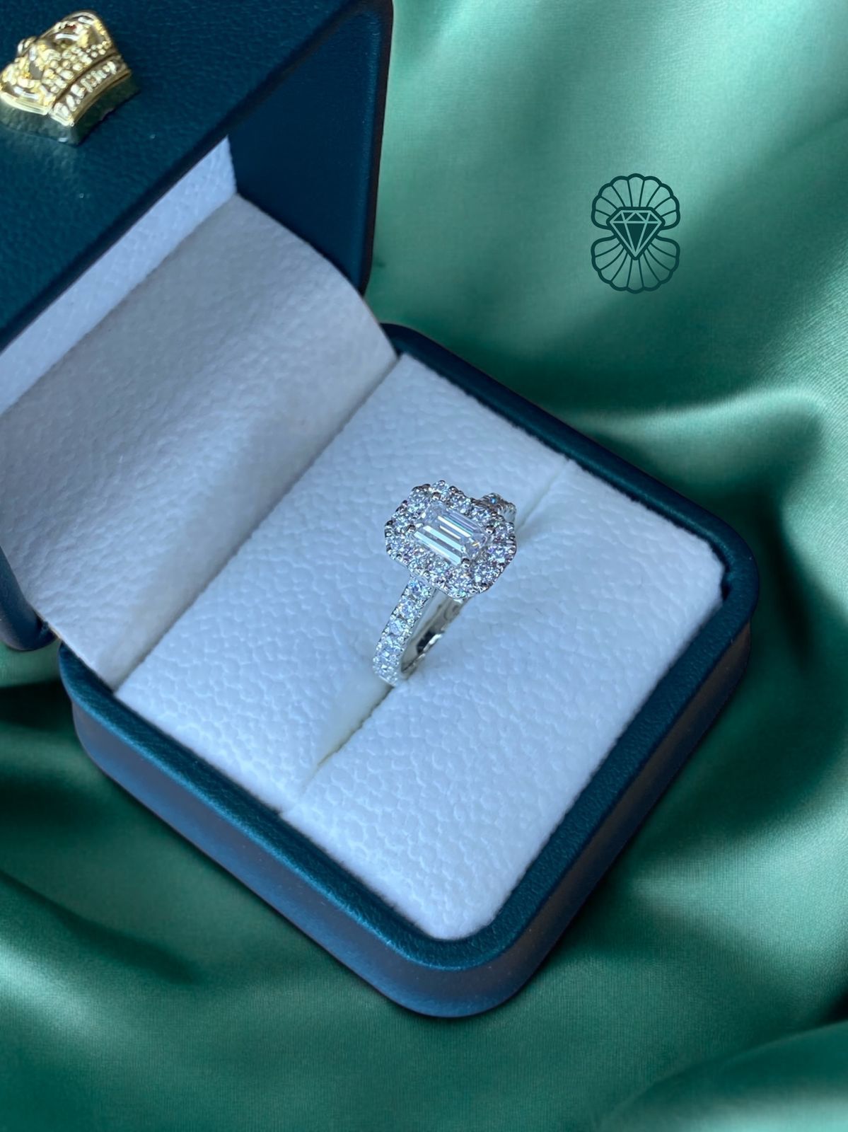 Anillo de Compromiso Corte Esmeralda