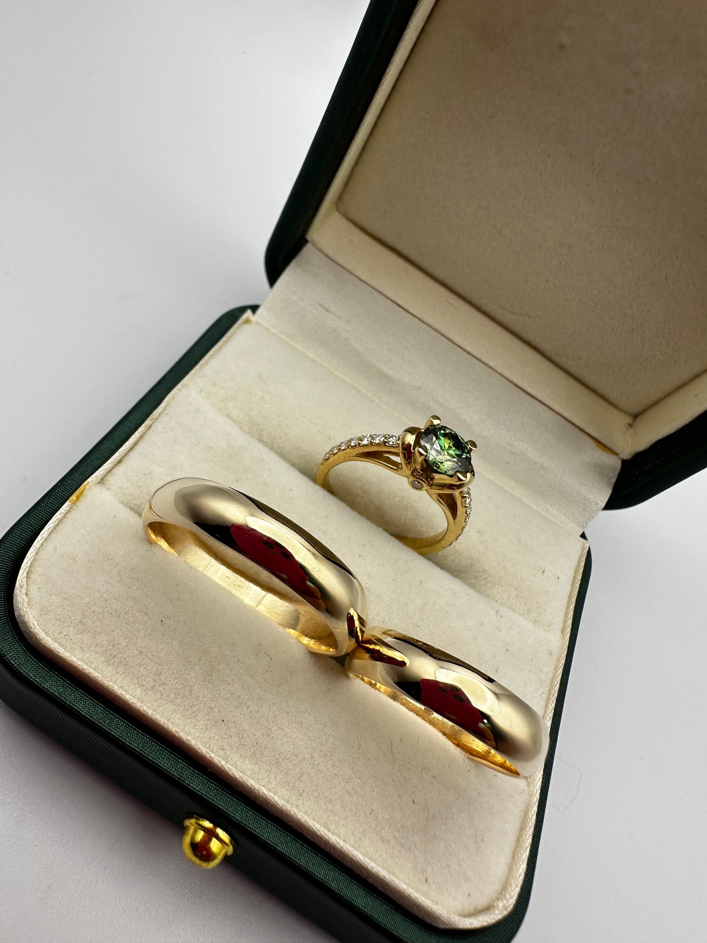 Trío de Anillos de Boda en Oro