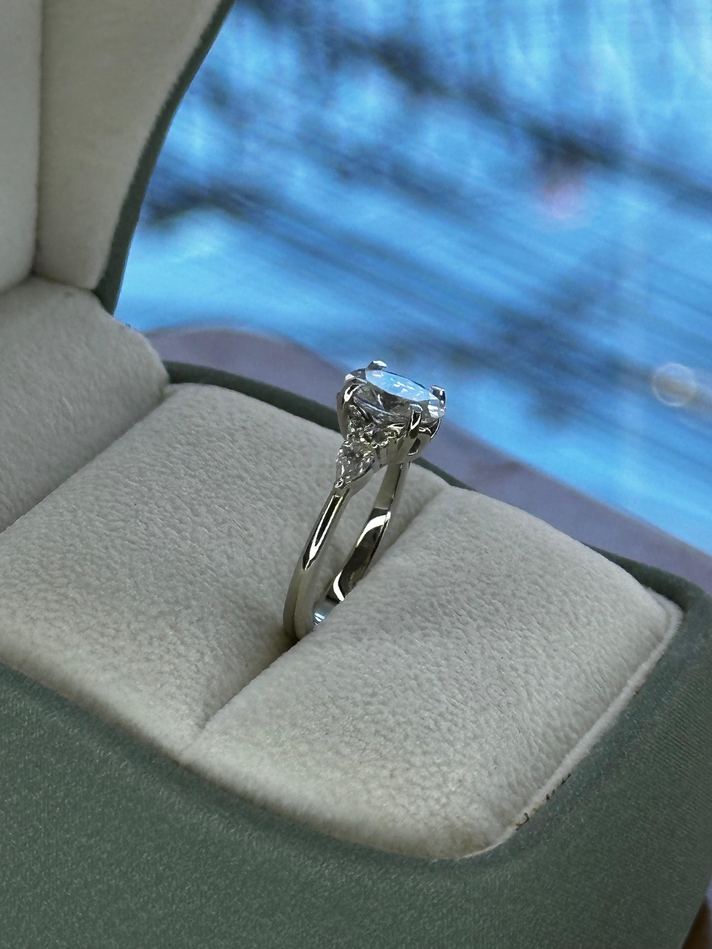 Anillo de Compromiso en Oro Blanco con Diamante ✨