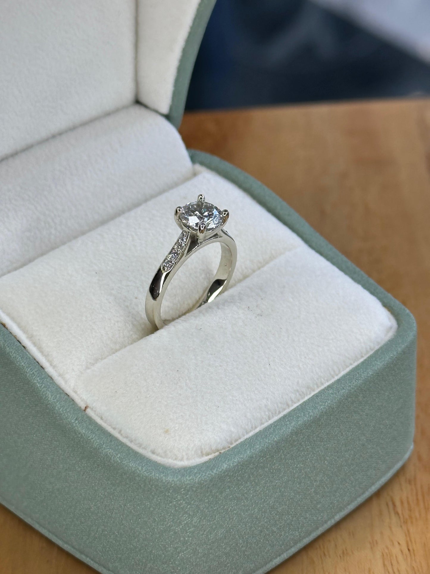 Anillo de Compromiso en Oro Blanco
