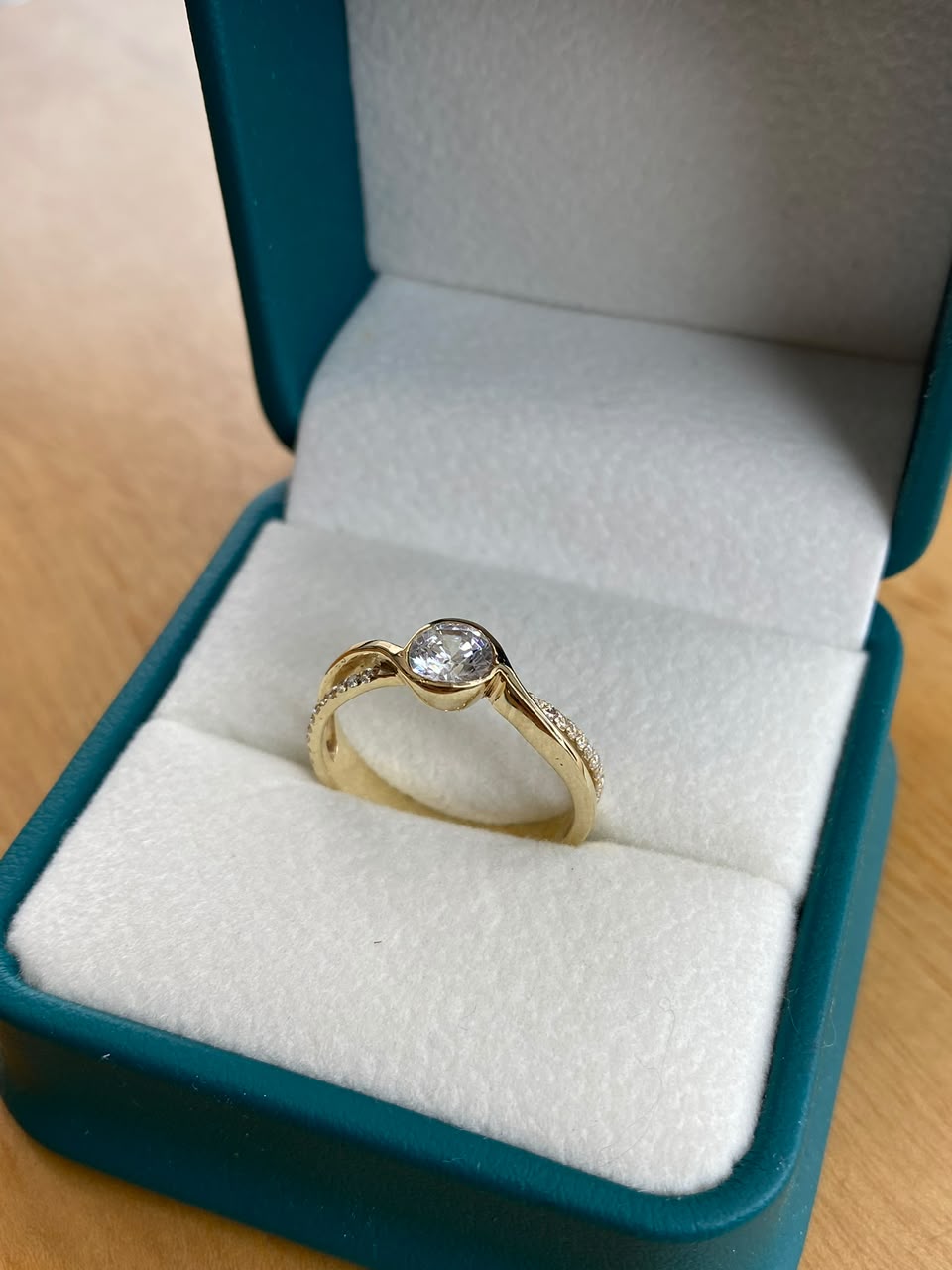 Anillo de Compromiso de Diseño Entrelazado