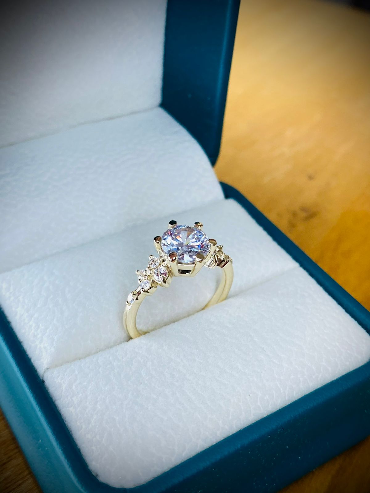 Anillo de Compromiso en Oro Amarillo