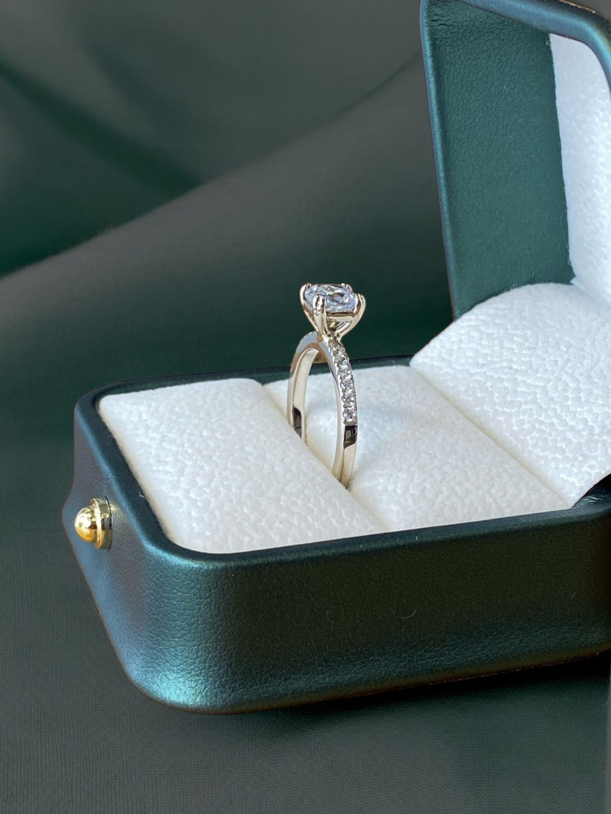 Anillo de Compromiso Estilo Clásico