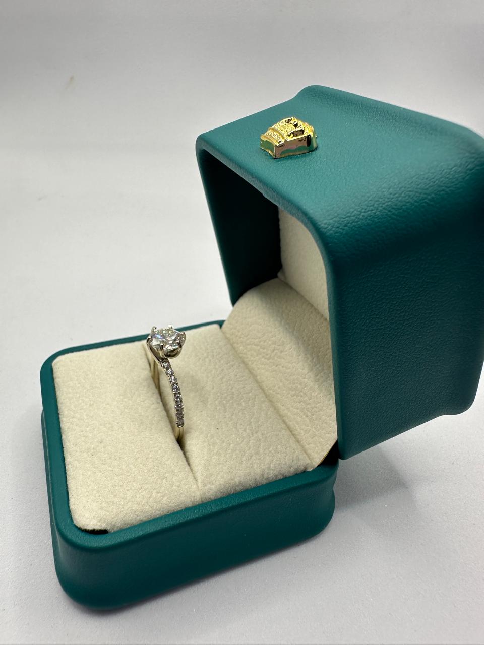 Anillo de Compromiso en Oro Blanco