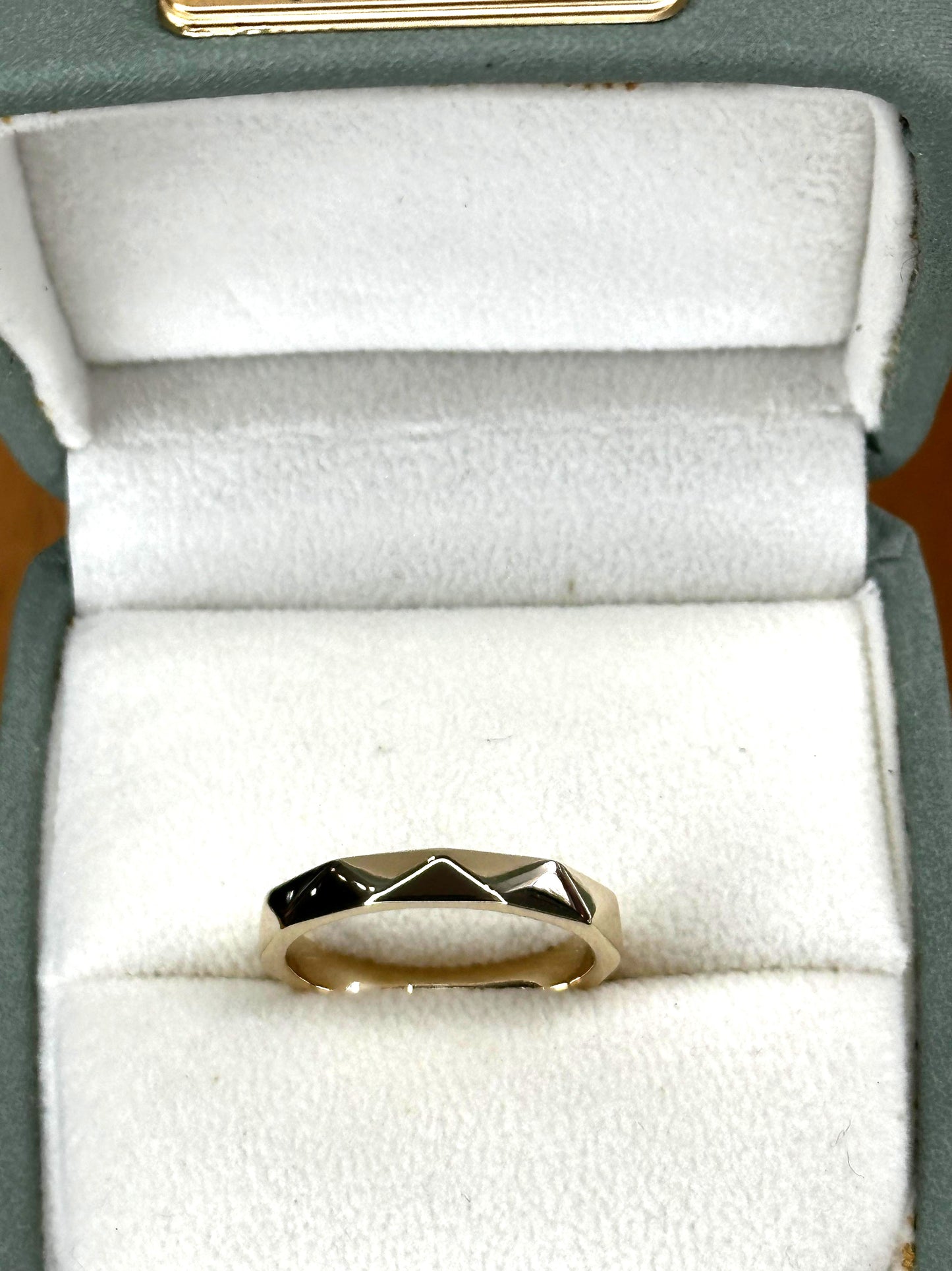 Anillo de Matrimonio para Hombre en Oro Amarillo 10 Kilates