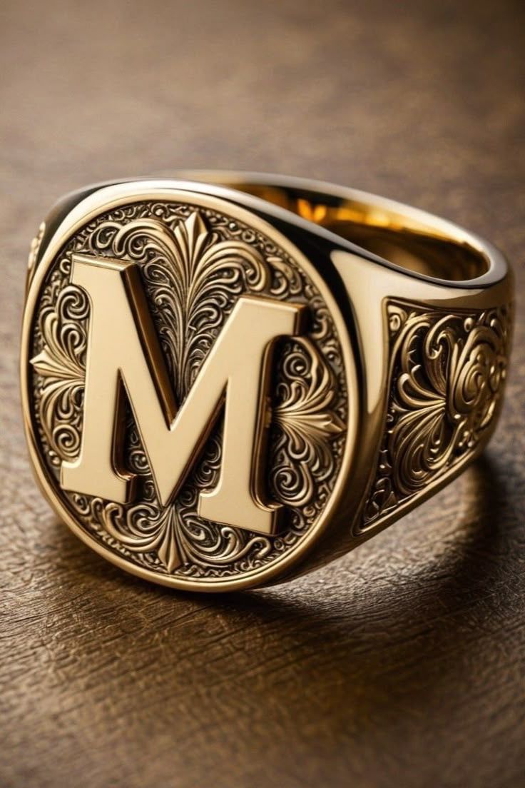 Anillo de Hombre con Letra Inicial en Relieve